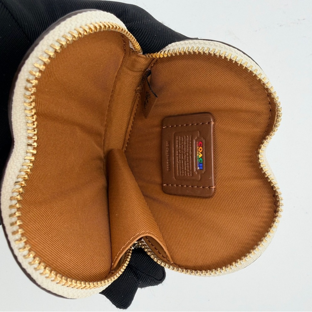 Coach Limited Edition Heart Coin Case in the  Rainbow Signature Canvas - Picture 4 of 8